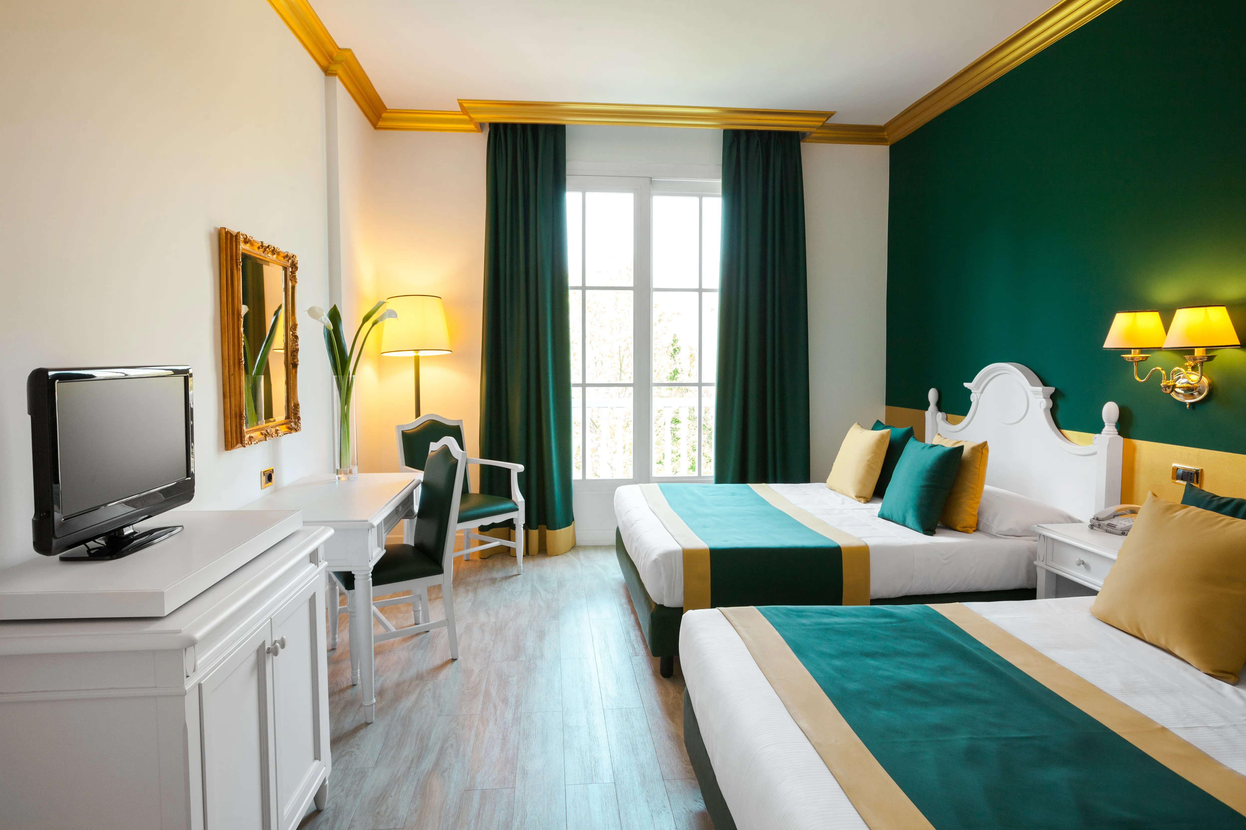 Gardaland Hotel - Camera Classic Quadrupla Familiare - Televisore