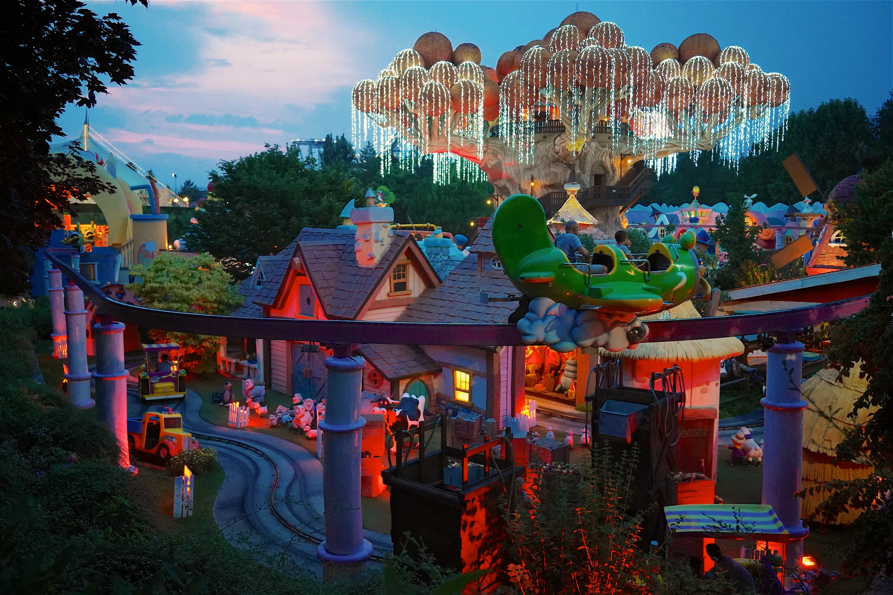 Gardaland Park - Fantasy Kigdom - Notte
