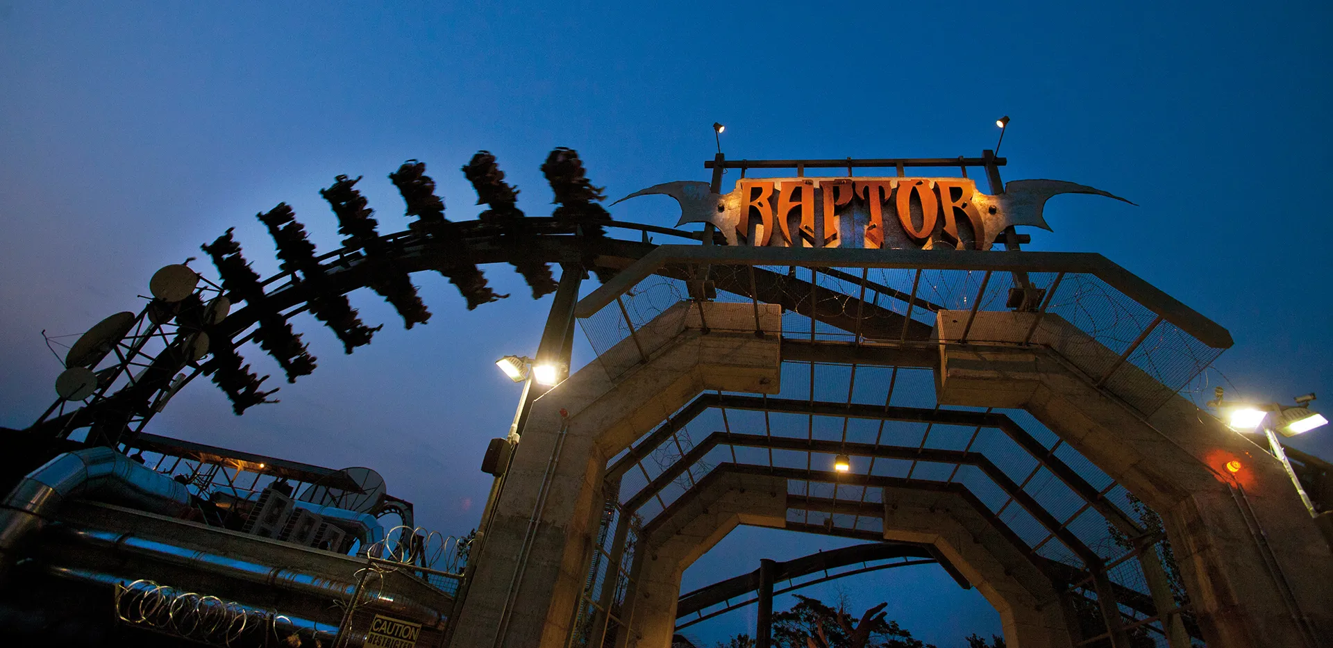 Gardaland Park - Raptor - Veduta notturna