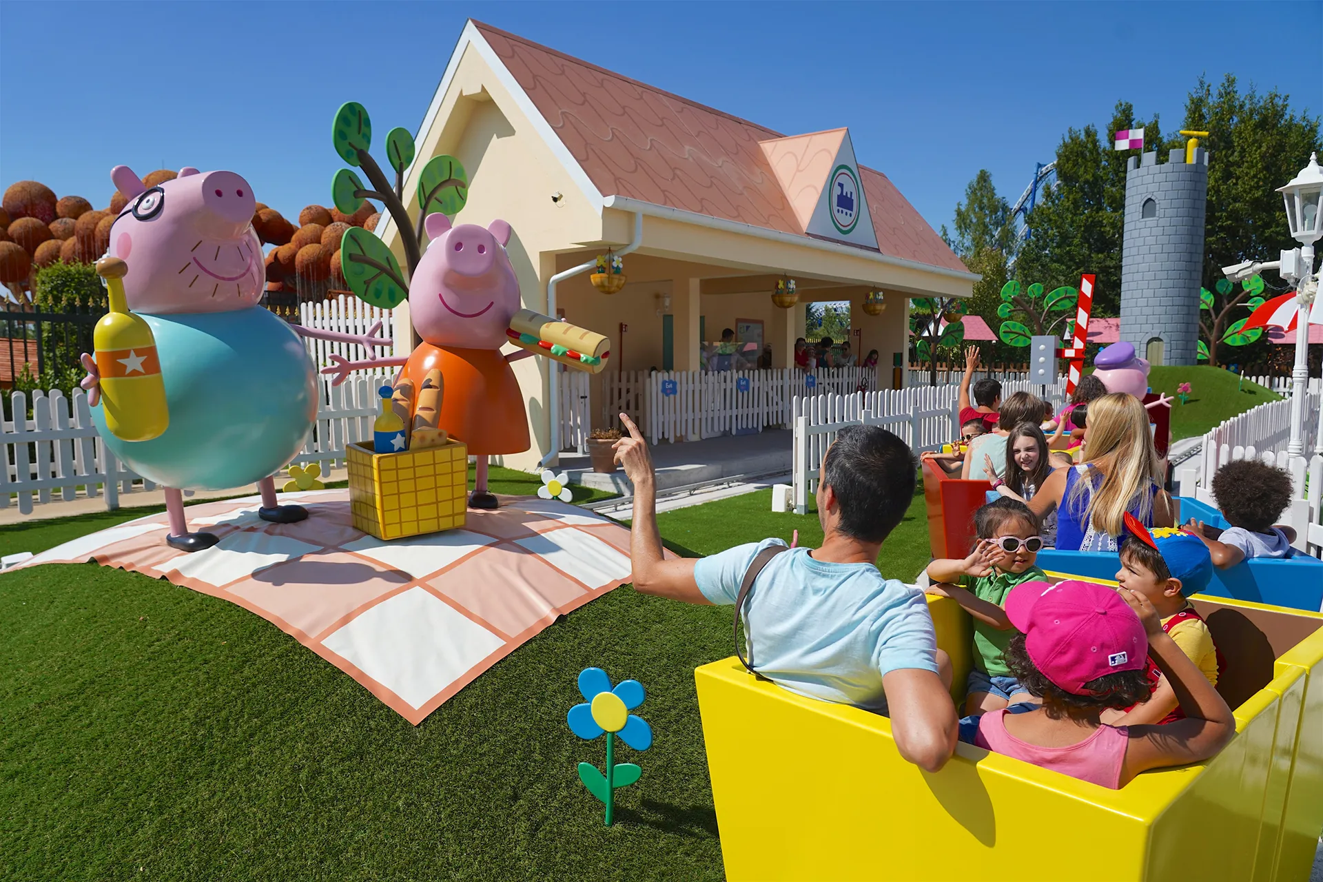 Gardaland Park - Peppa Pig Land - Il Trenino di Nonno Pig - Ride Trail