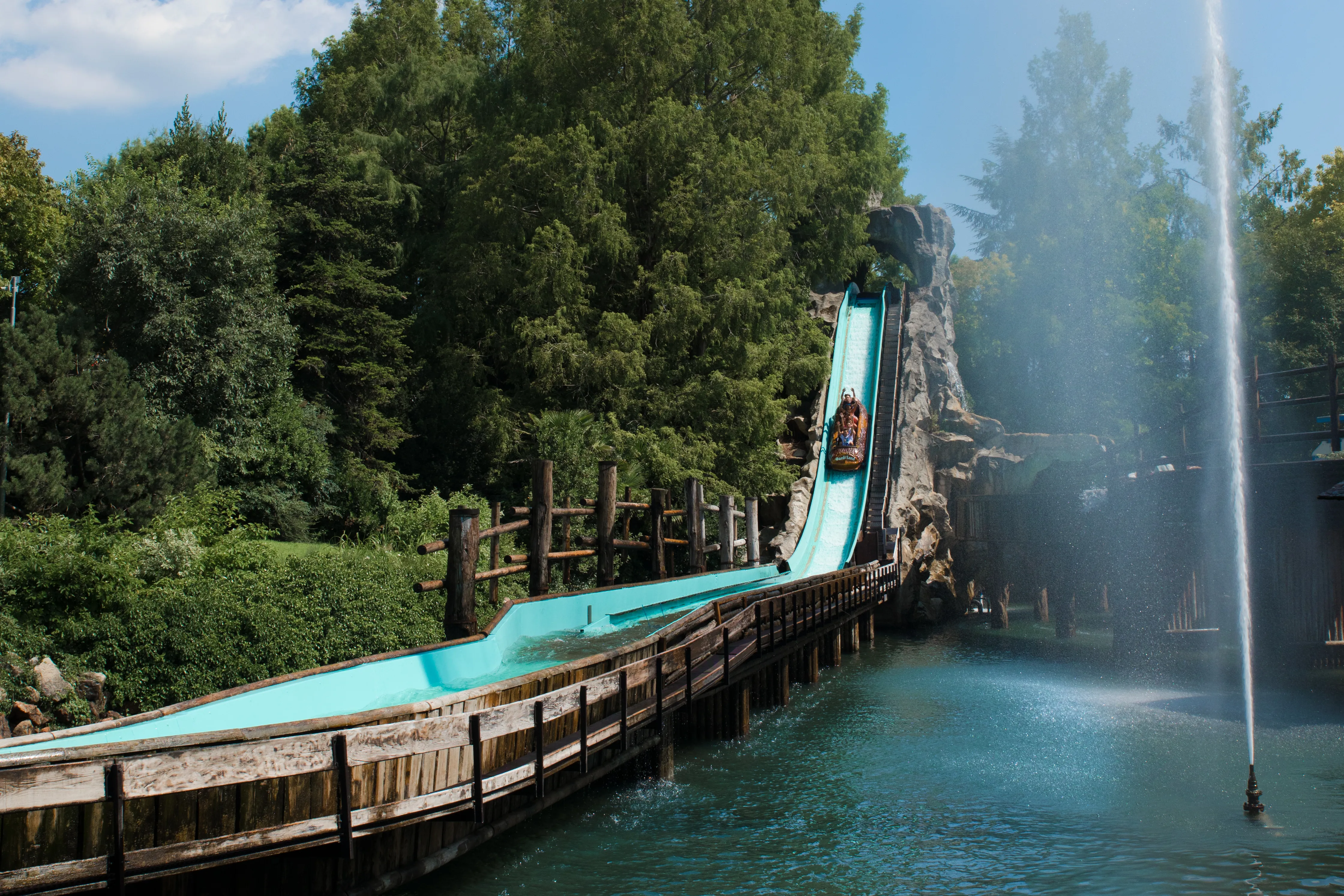 Gardaland Park - Colorado Boat - Discesa con spruzzi d'acqua