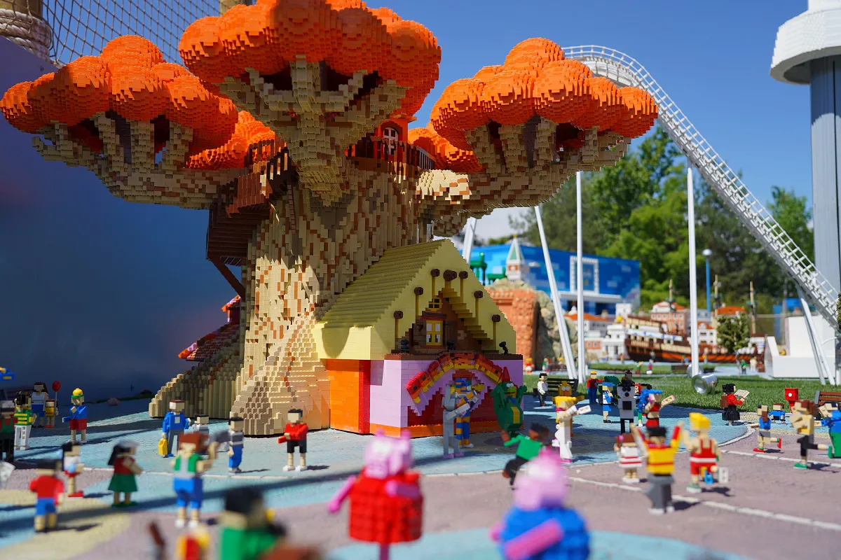 Gardaland Brick Masters - Attività di Team Building sul Lago di Garda - Competizione Fantasy con mattoncini LEGO
